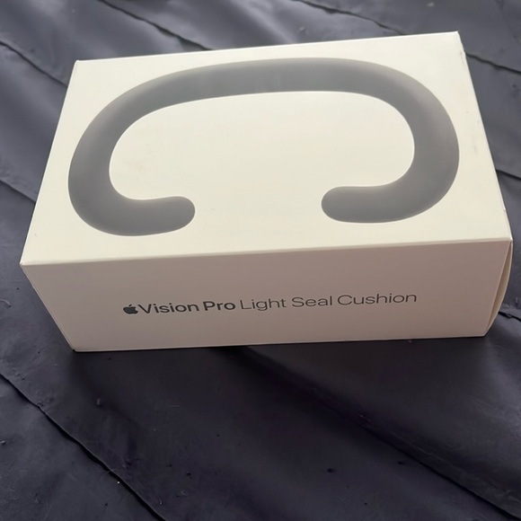 Apple Vision Pro Light Seal Cushion - Picture 1 of 3